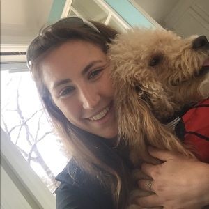 Meet your Posher, Caitlin